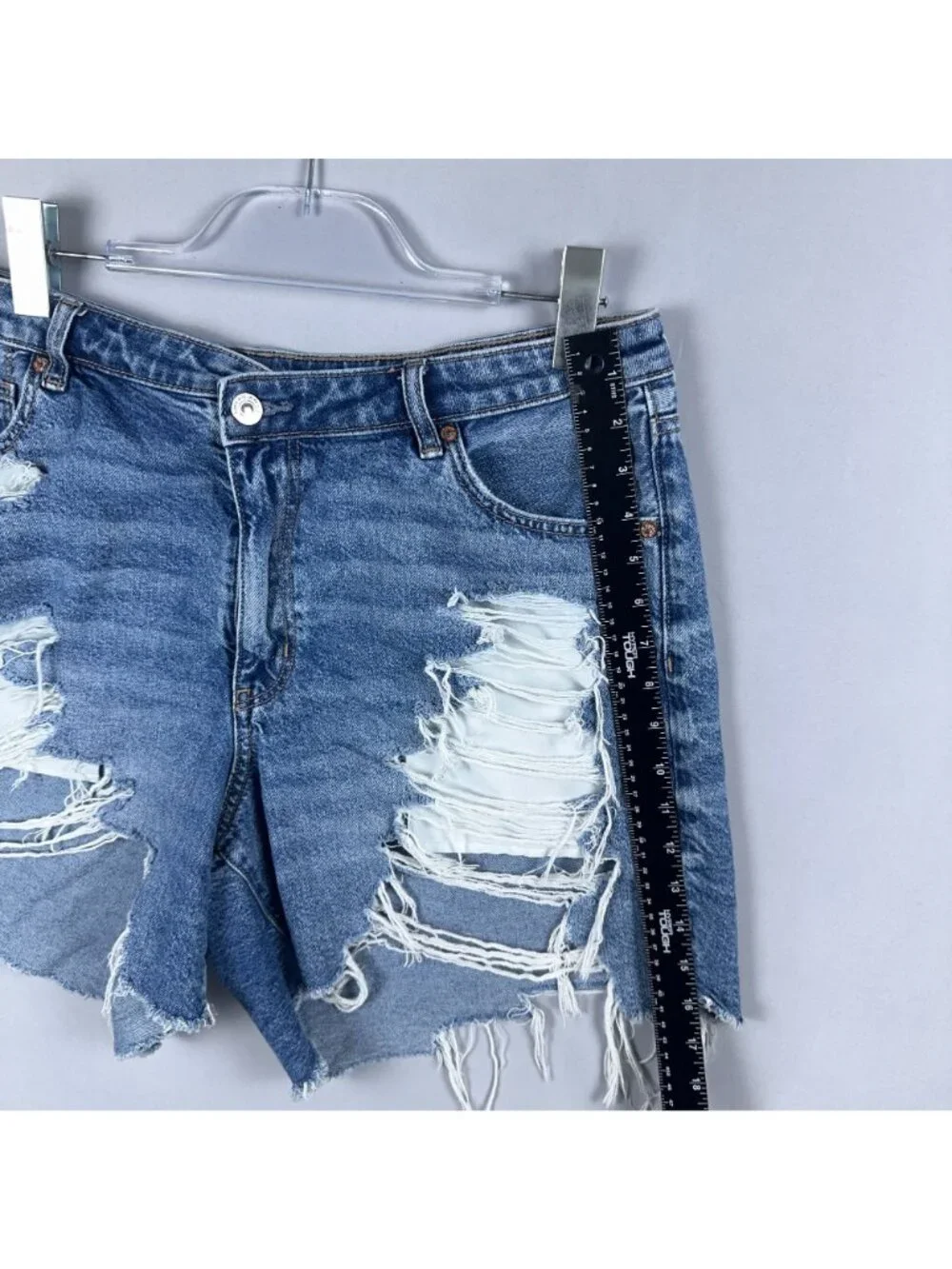 American Eagle Shorts Size 18 Baggy Blue Medium Wash Distressed High Rise Raw He
